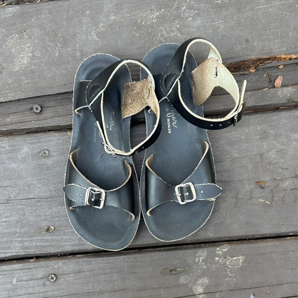 Sun San Salt Water Surfer black leather kids sandals (see measurements)